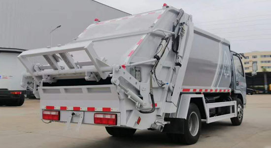 多利卡4-7方壓縮式垃圾車