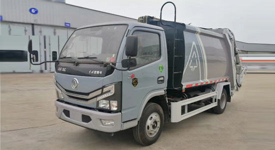 多利卡4-7方壓縮式垃圾車