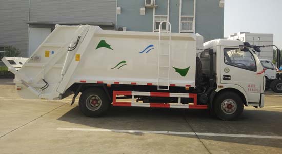 7-8方多利卡壓縮式垃圾車