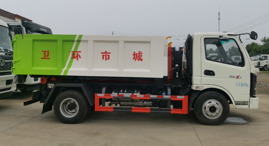 奧馳藍(lán)牌勾臂式垃圾車