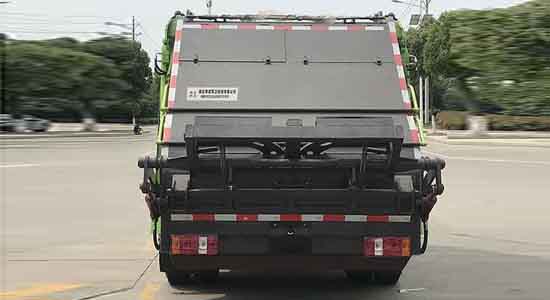 福田4-6壓縮式垃圾車