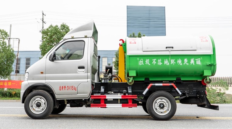 東風(fēng)小霸王勾臂式垃圾車