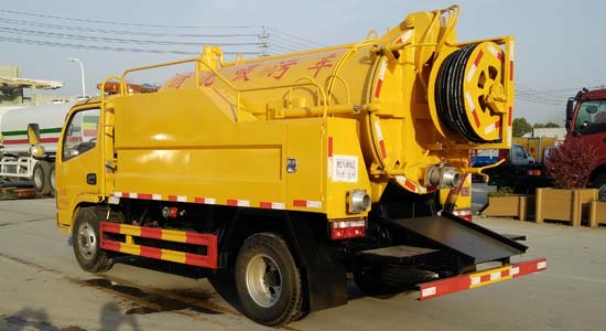 多利卡清洗吸污車(chē)☆工程黃