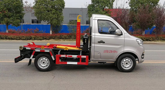 國(guó)六長(zhǎng)安勾臂式垃圾車