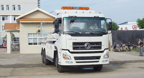 東風(fēng)天龍后雙橋清障車