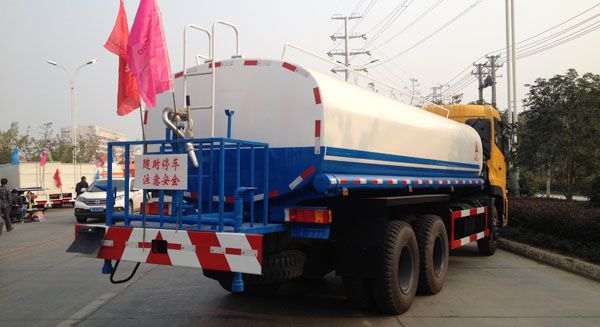 東風(fēng)天龍后雙橋?yàn)⑺? border=