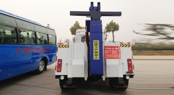 東風(fēng)天錦多功能清障車