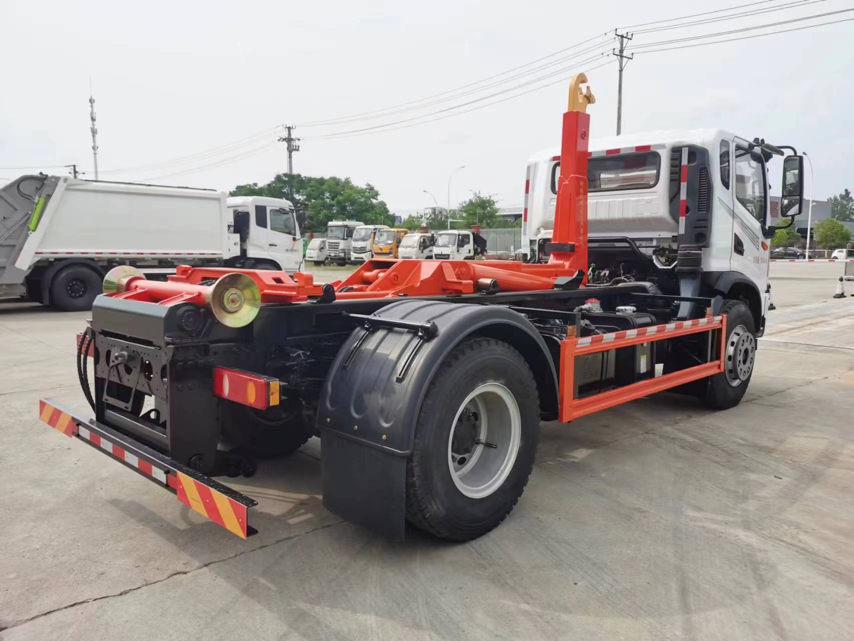 東風華神勾臂式垃圾車14噸